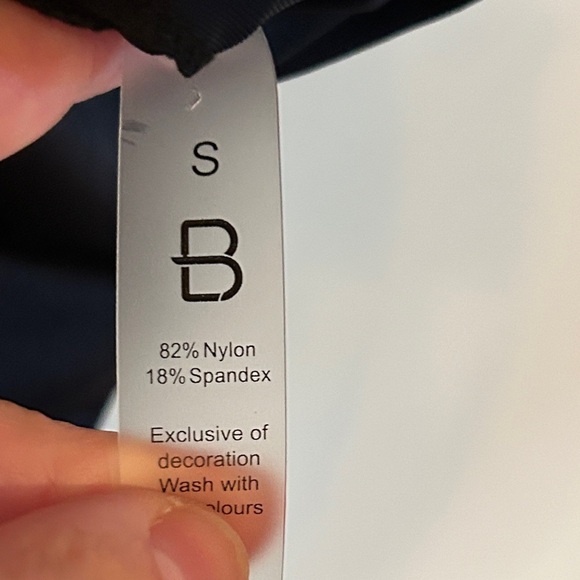 Elegant Black Tie-Front Bikini, size S - Picture 7 of 8